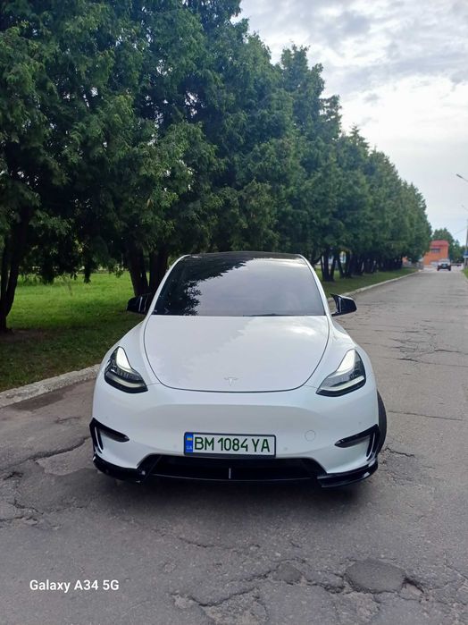 Продам єлектоавтомобиль  Tesla Y