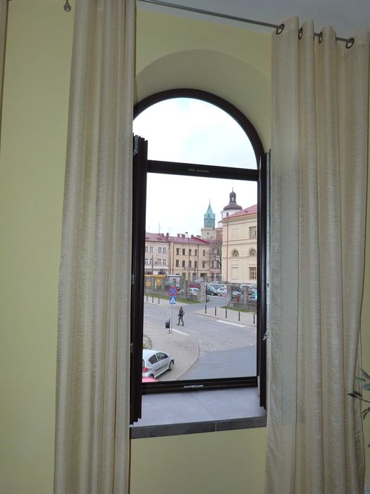 Centrum, Świętoduska 8, koło DEPTAKA