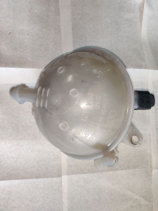 Розширювальний бачок ауді Q5 80A