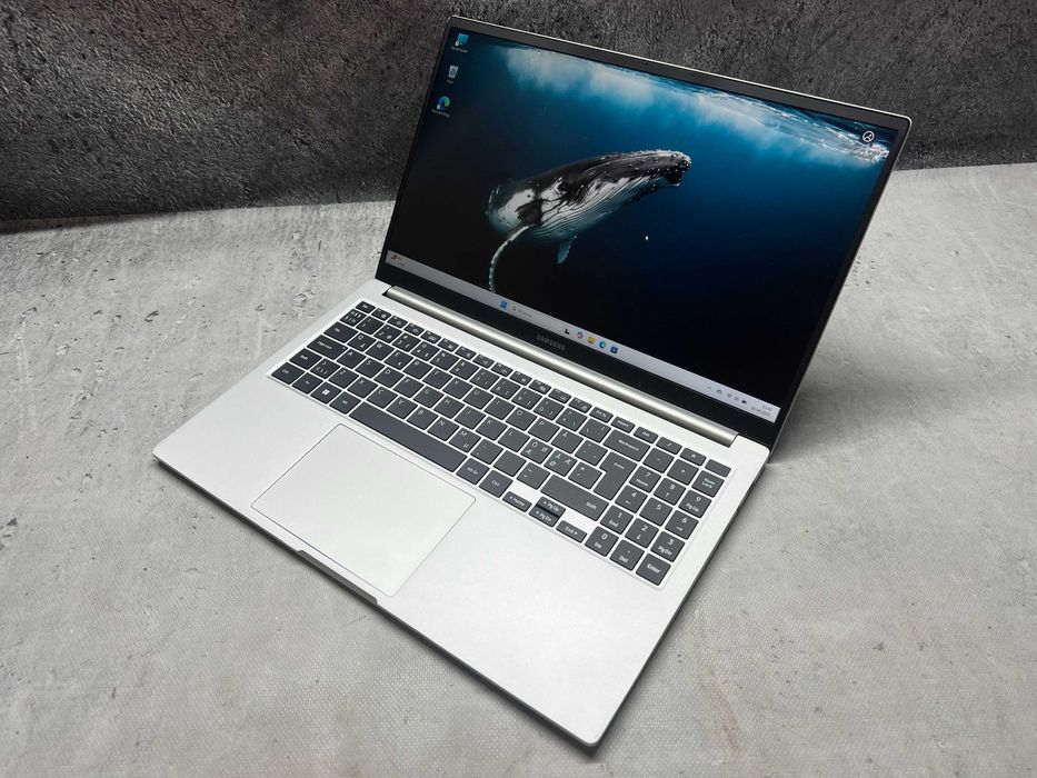 Samsung Galaxy / i3 1215u 4.4GHz / 8GB DDR4 / 256SSD / 15.6 FHD / W11