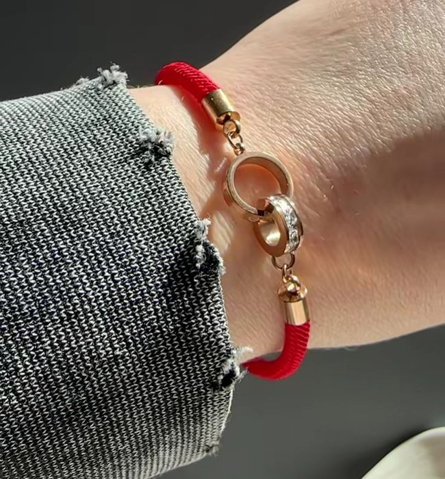 Браслет червона нитка