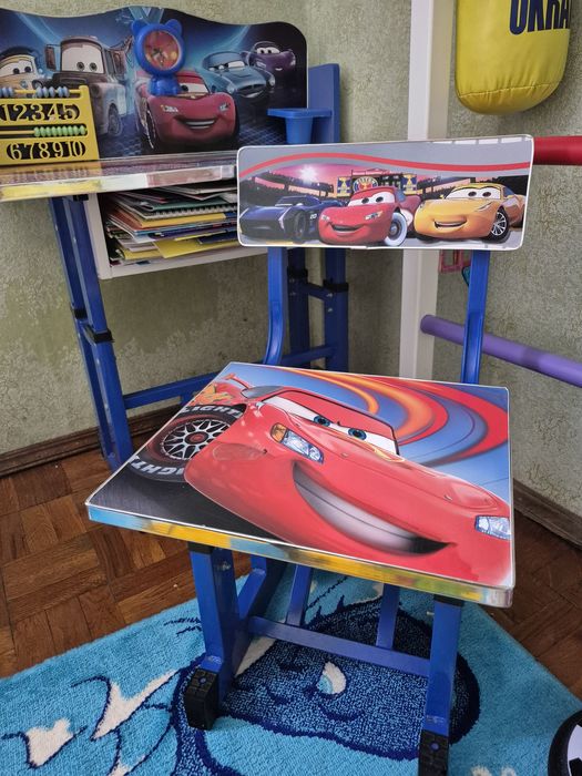 Продам стол и стул для младших классов