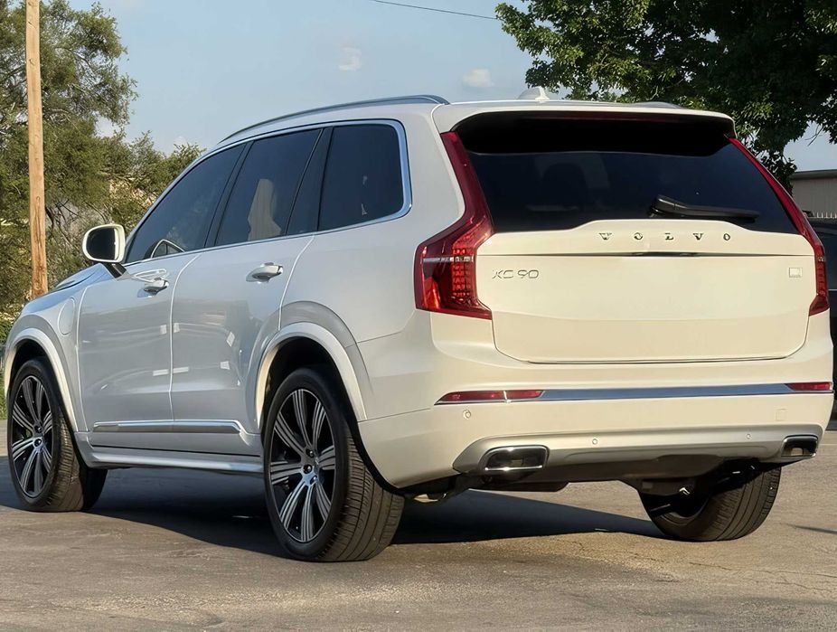Volvo XC90      2021