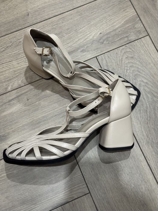 Босоніжки пудровий колір