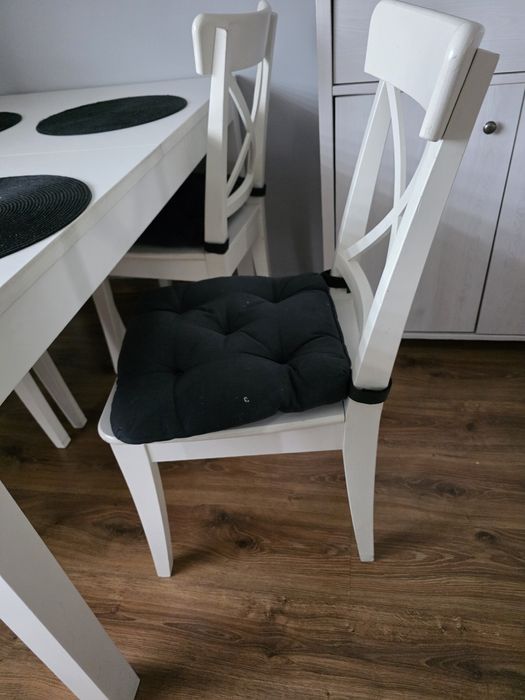 Stół BJURTSA ikea 140/200x85 z krzesłami INGOLF