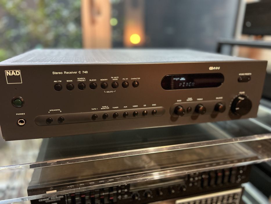 Amplificador/receiver NAD C740. Bom estado, excelente som