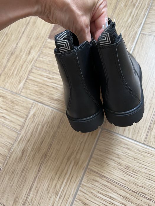 Продам утепленные полуботинки НМ на девочку,34 размер