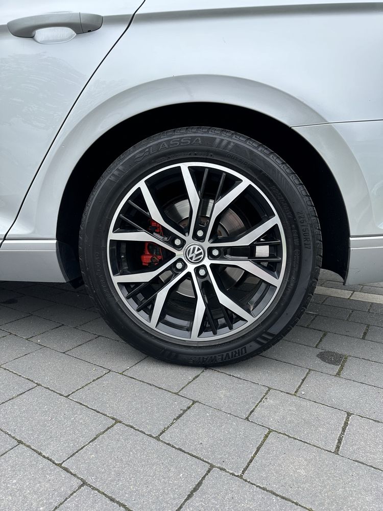 Volkswagen Passat B8 2015p