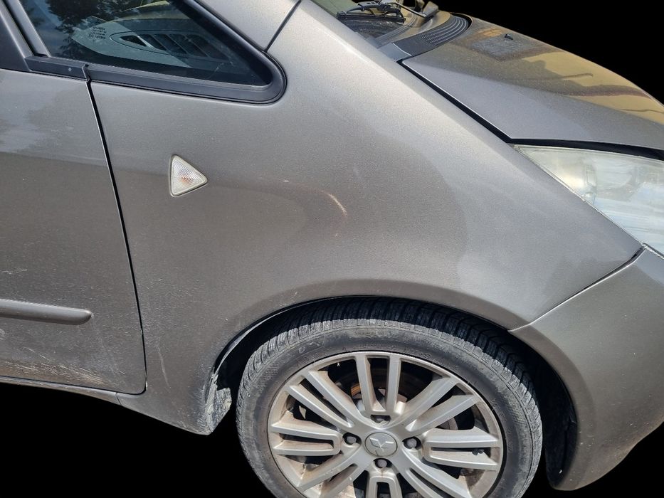 Blotnik przód  prawy Mitsubishi Colt Z20 /Z30 kolor 54D