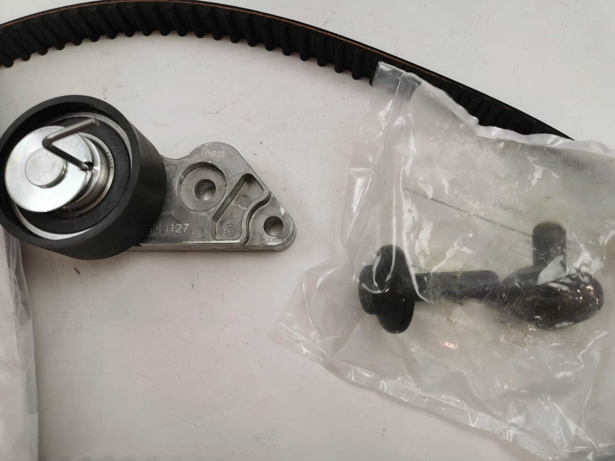 Zestaw rozrządu Gates + pompa wody  Focus MK 1 2  fiesta