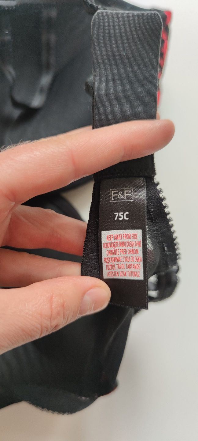 Biustonosz push up 75C / 34C F&F czarny czerwony połyskujący lekko dia