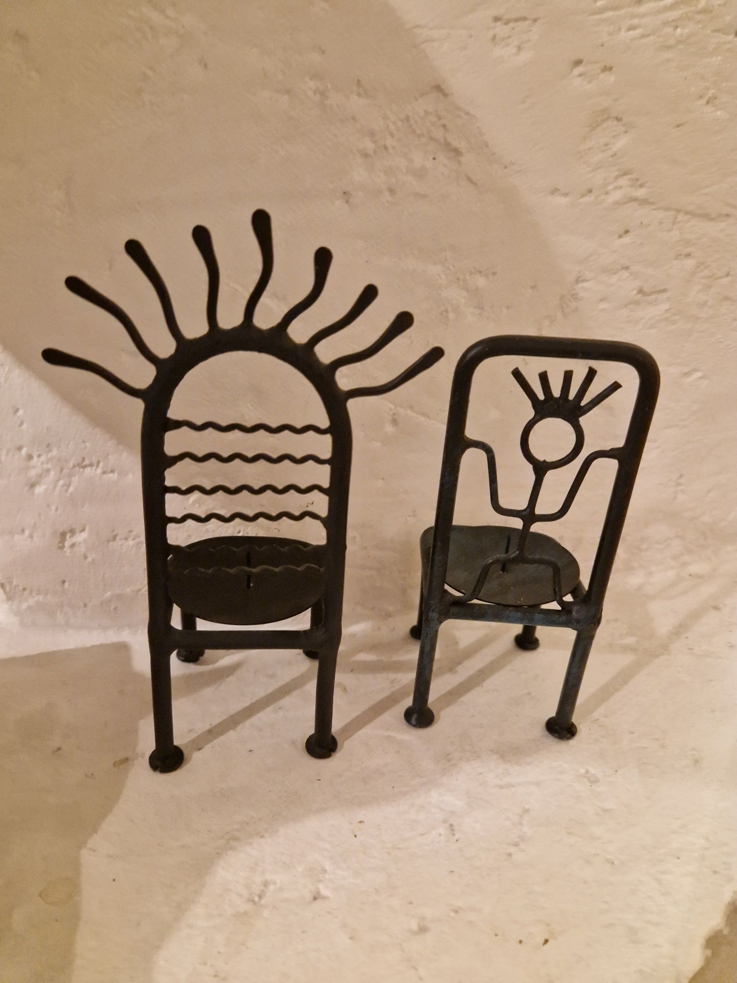 Oryginalne ŚWIECZNIKI dwa w kształcie krzesełek metalowe czarne