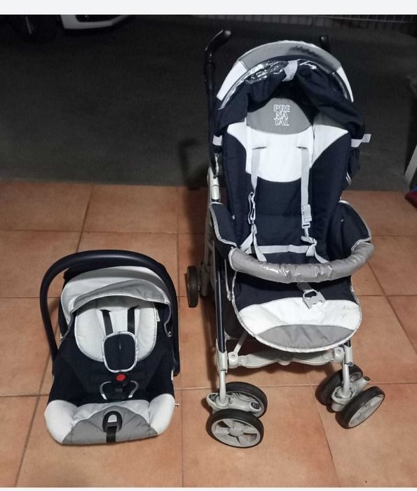 Conjunto de carrinho de bebé e ovo da marca Pré-Natal.