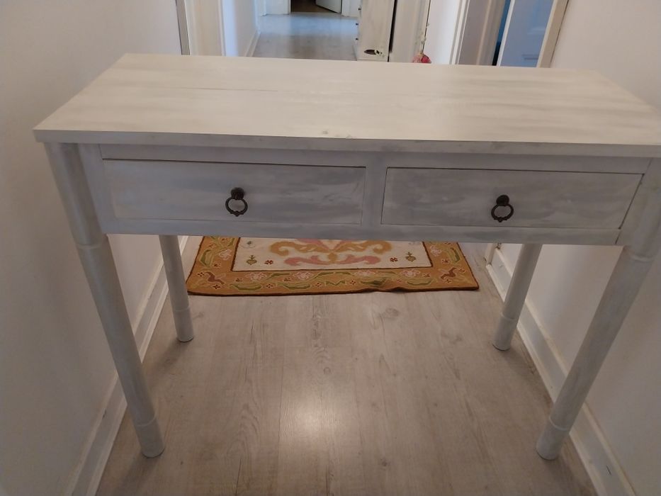 Movel com 2 gavetas, pintado de branco e encerado com cinzento