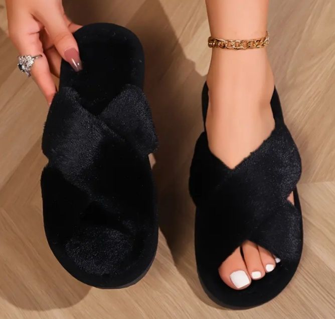 Жіночі красиві тапочки