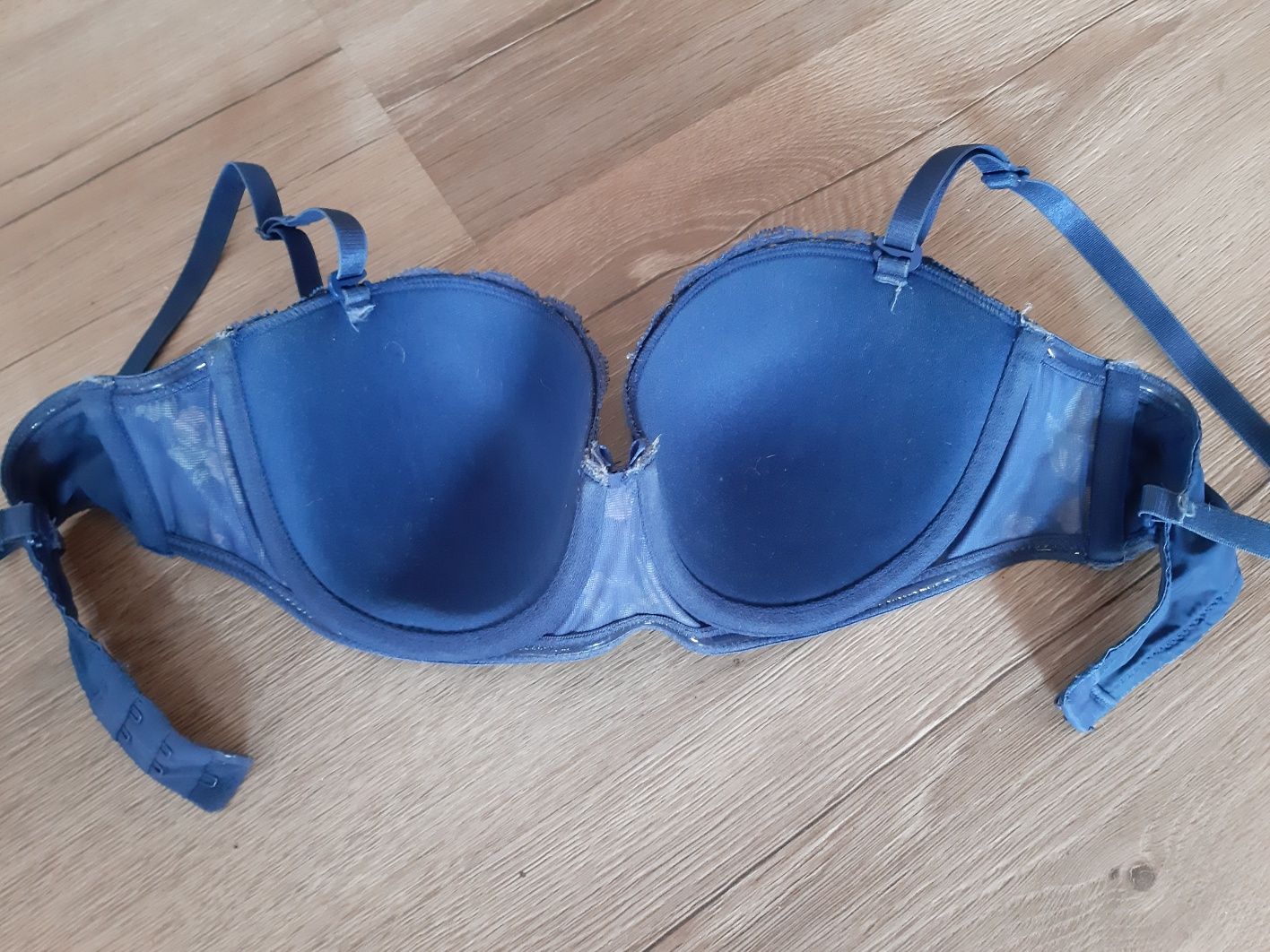 Biustonosz niebieski 70 B usztywniany