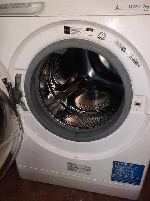 Прально-сушильна машинка Indesit XWDA 751680X W виробництва Італія