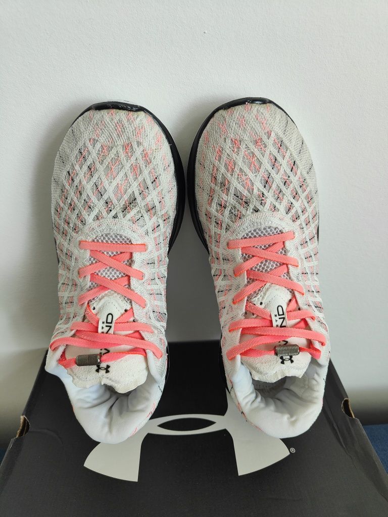 Кросівки Under Armour "Flow Velociti Wind