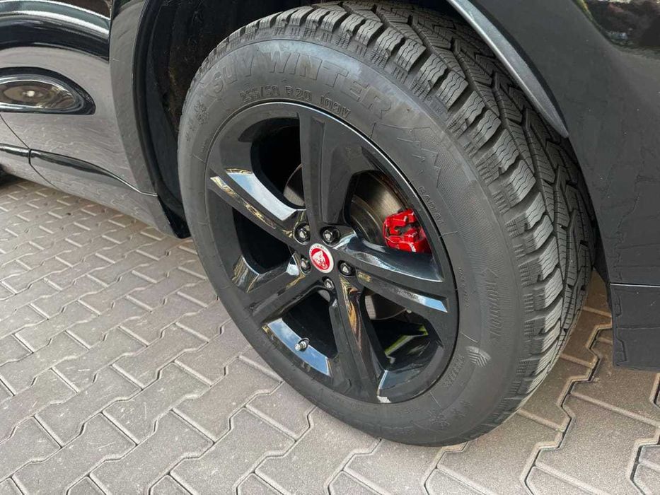 Jaguar F-Pace R-Sport 2.0 AWD (300 л.с.)