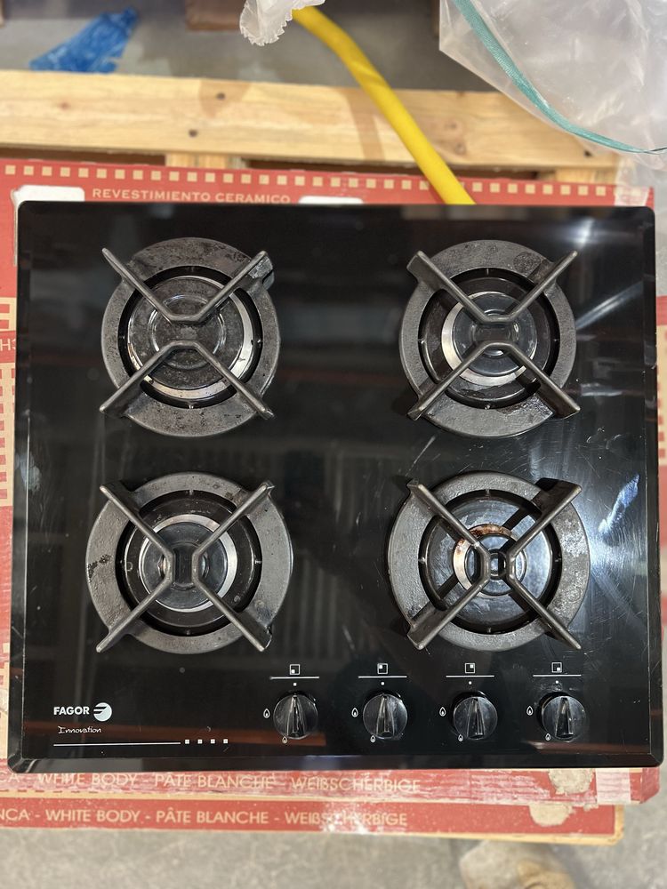 Placa a gas e forno eletrico