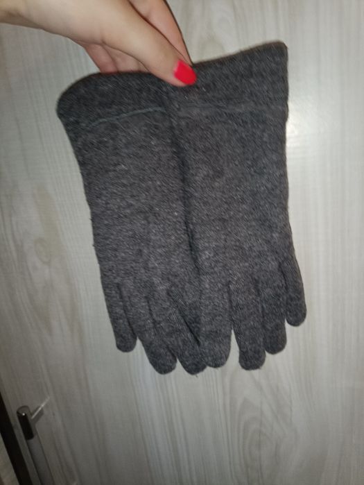 Перчатки, на вузеньку руку.