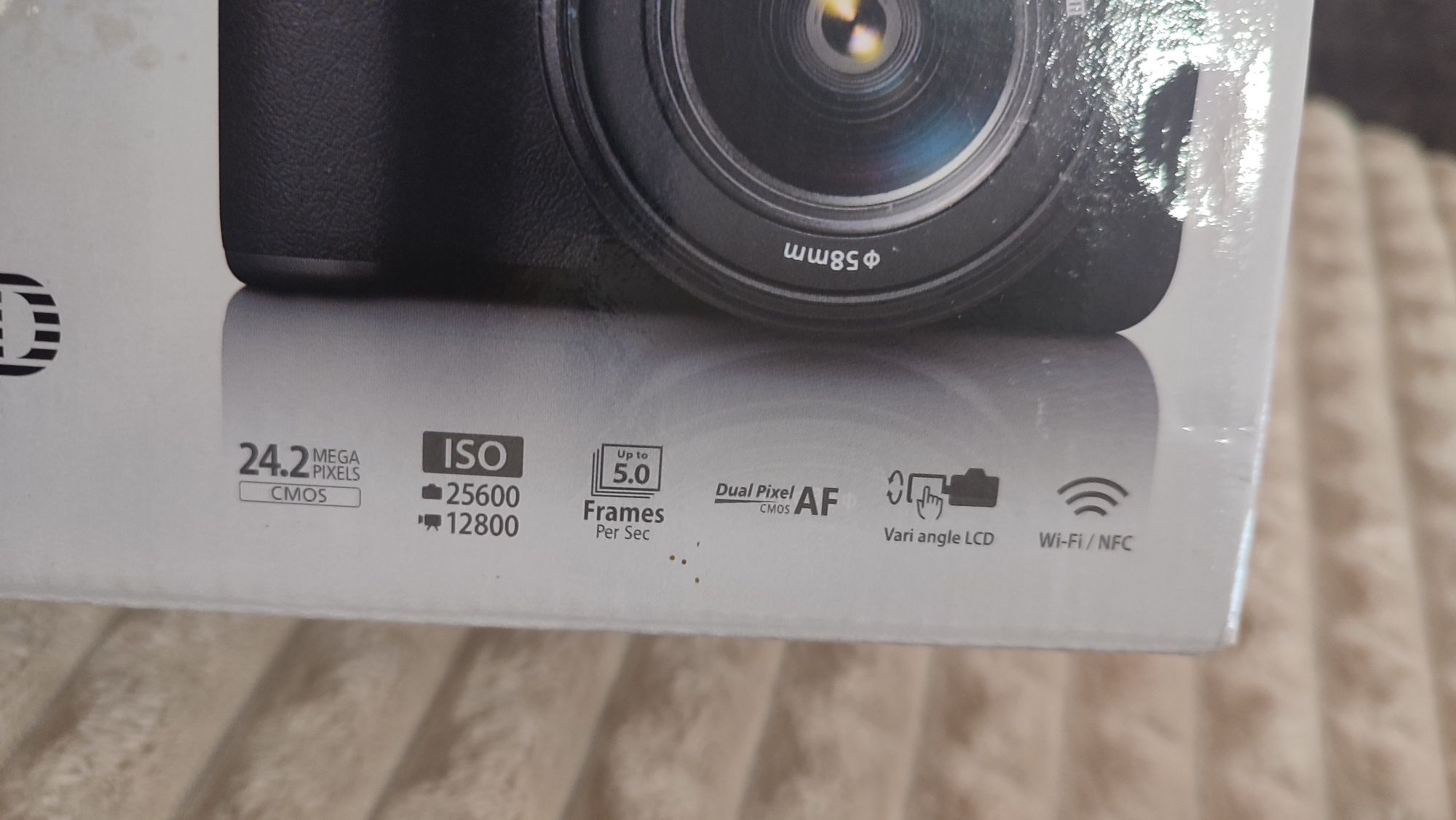 Фотоапарат Canon EOS 200D