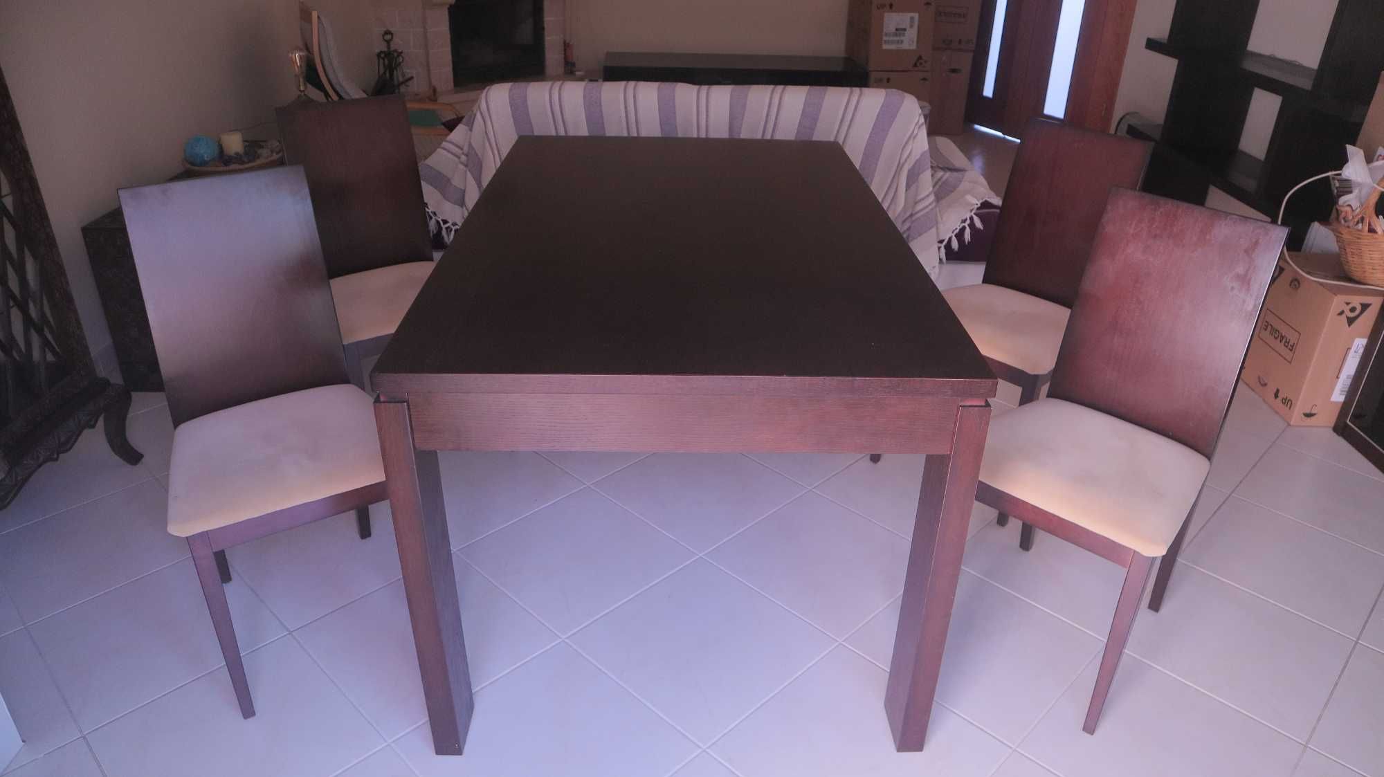 Mesa de Jantar Retangular - Madeira Escura