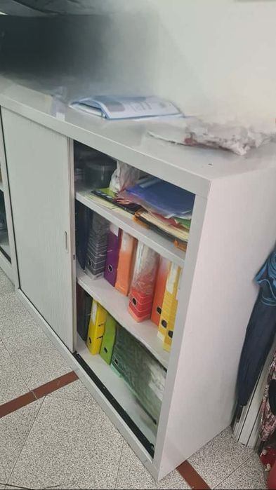 Armário com Portas de Persiana