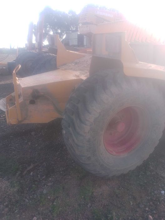 Trailla niveladora transportadora