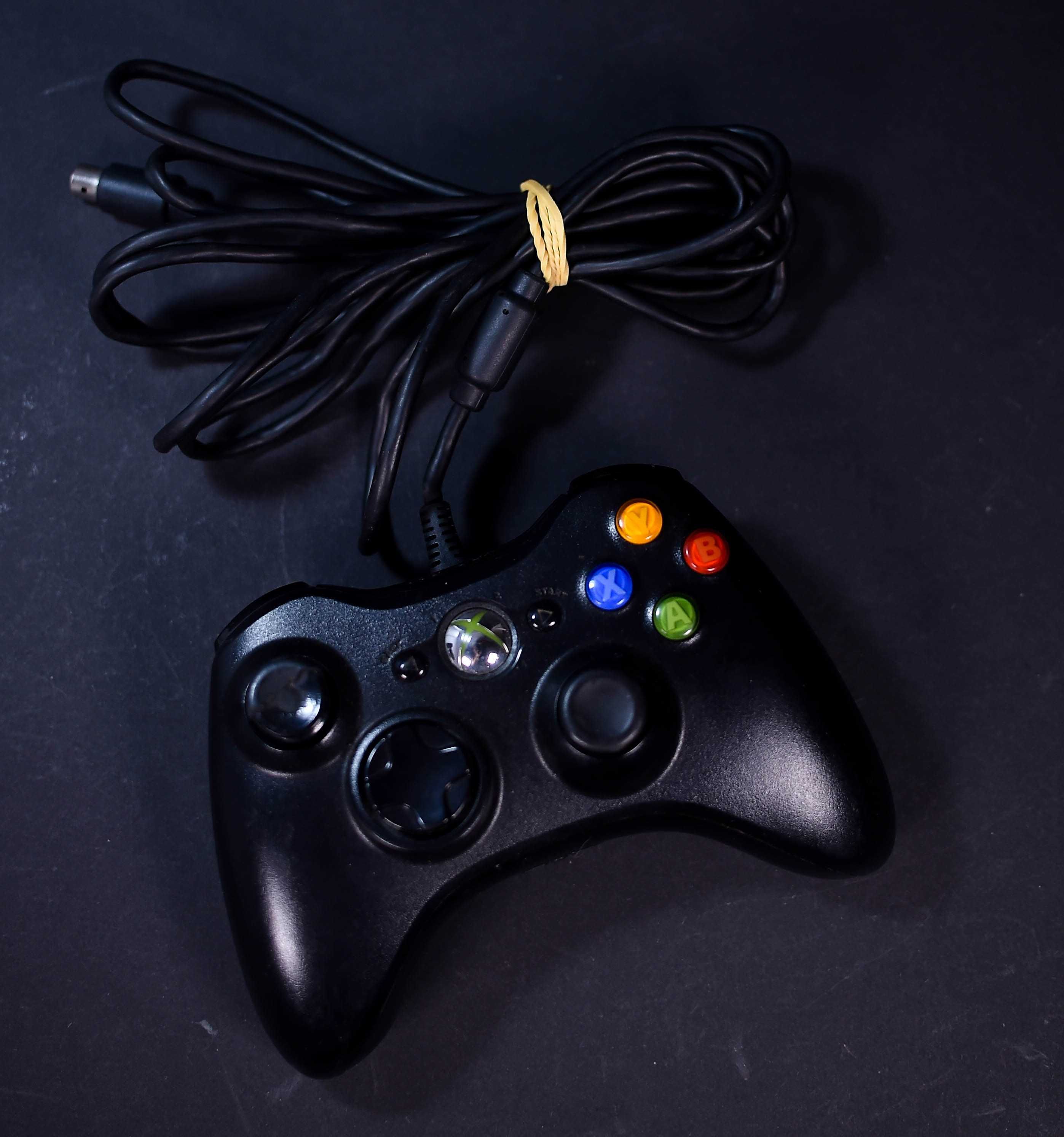 Pad Xbox 360 ale z okrągłym wejściem