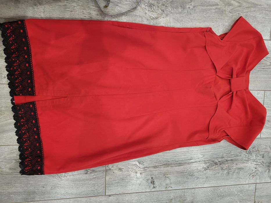 Гарне червоне плаття