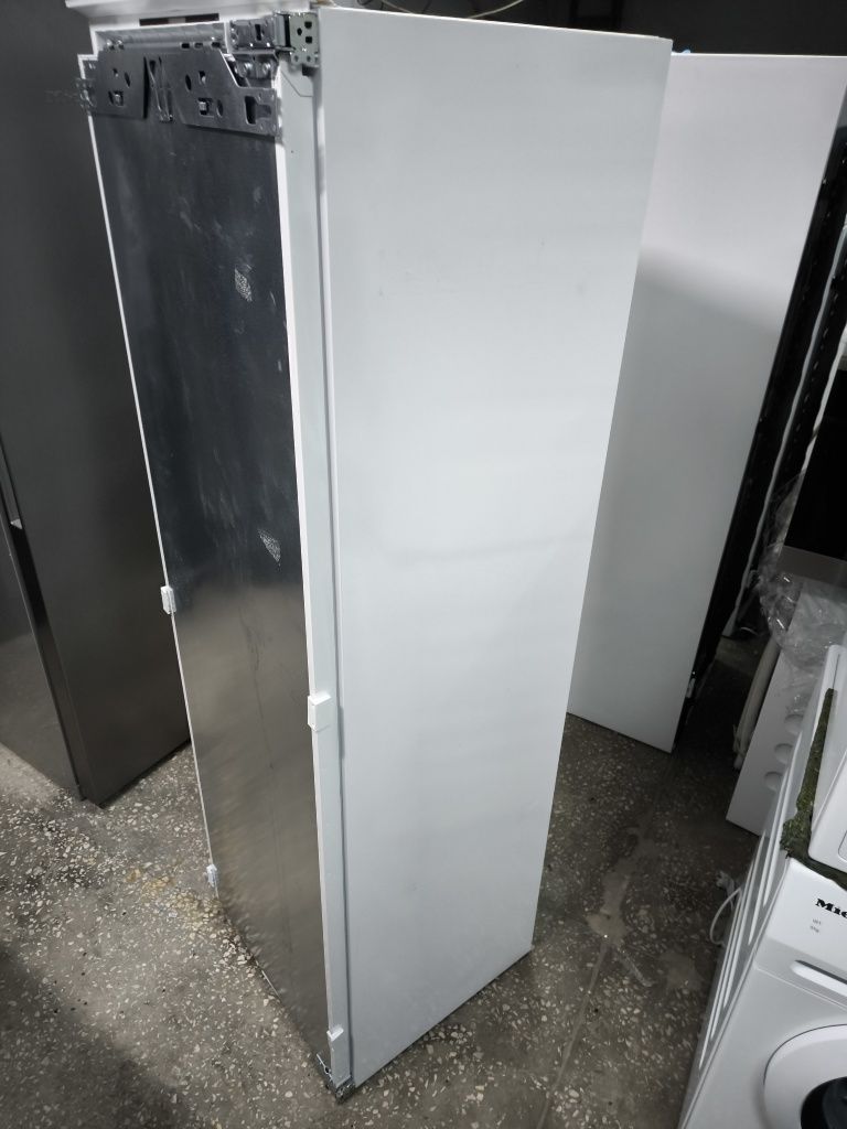 Zamrażarka  do zabudowy Miele FNS 7794 D ice