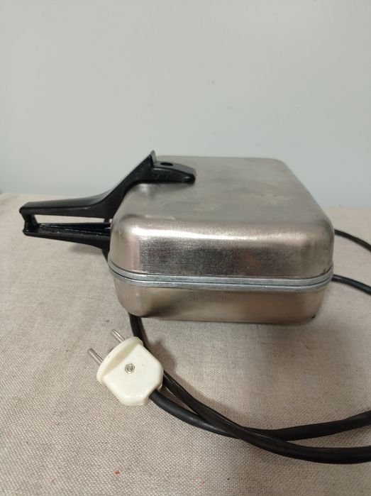 Электровафельница Ласунка