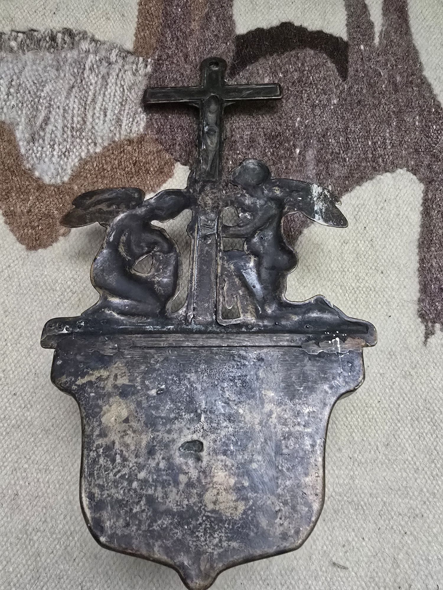 Kropielnica wykonana z mosiądzu