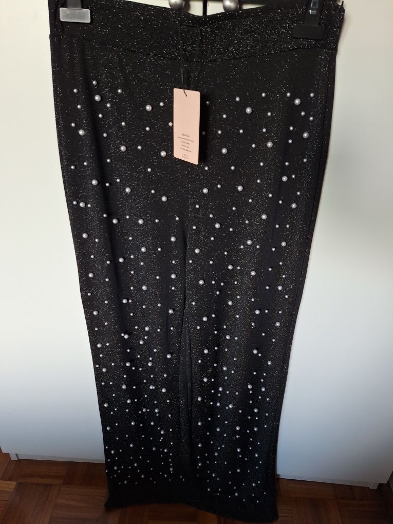 Calças/ leggins pretas brilhantes com pérolas