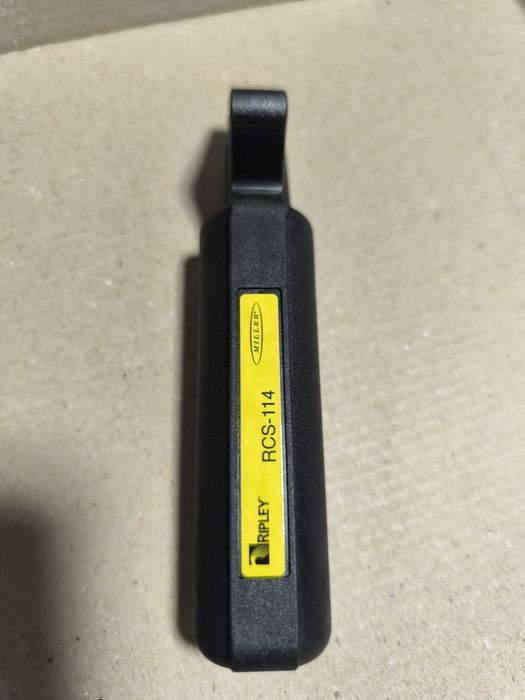 Інструмент для зняття зовнішнішних оболонок оптичного кабелю