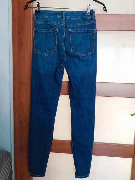 Dżinsy z dziurami XS/34