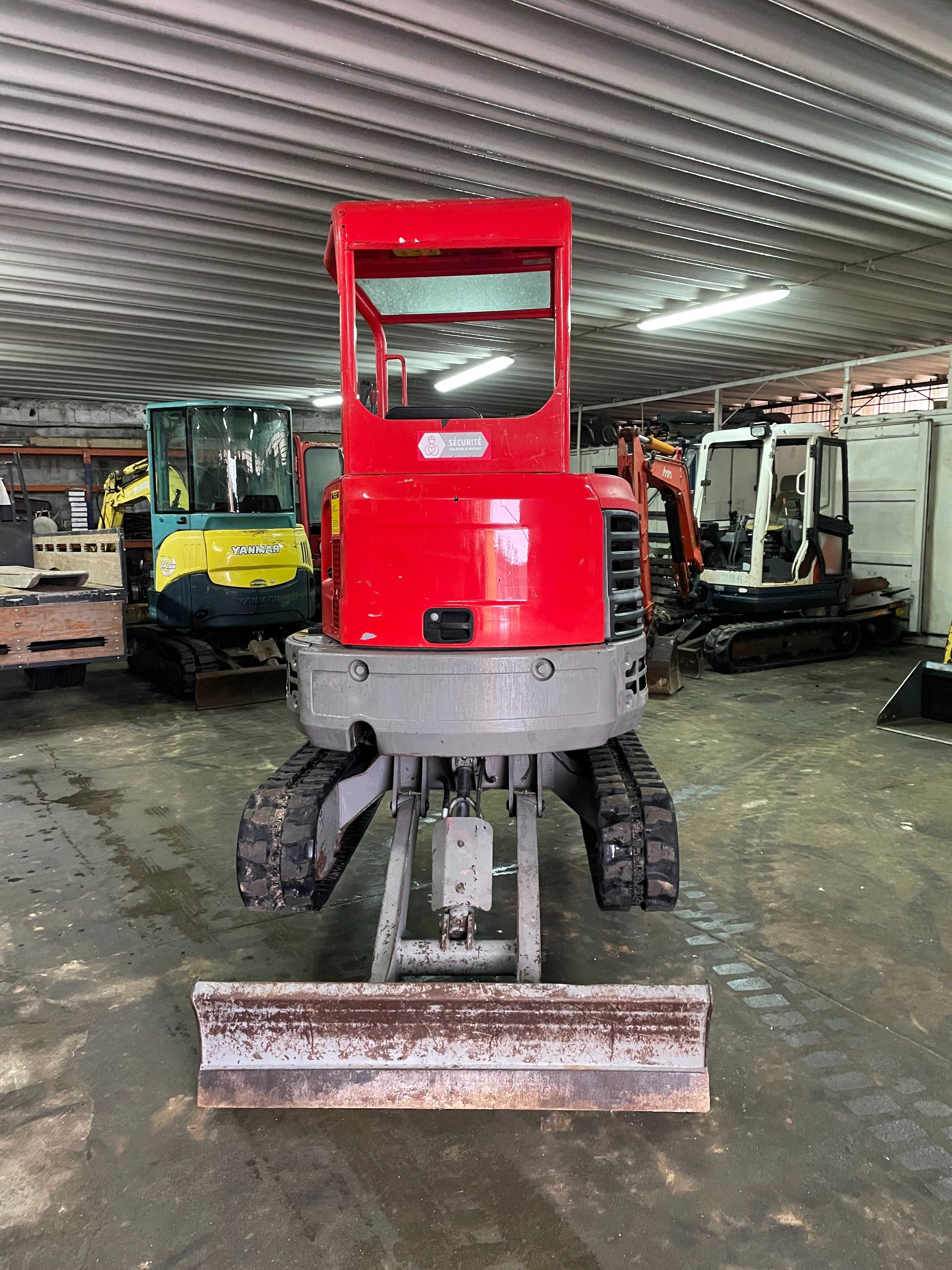 Mini giratoria - escavadora Bobcat E25