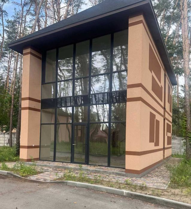 Коттеджи, квартиры, таунхаусы в поселке закрытого типа, лес, речка.