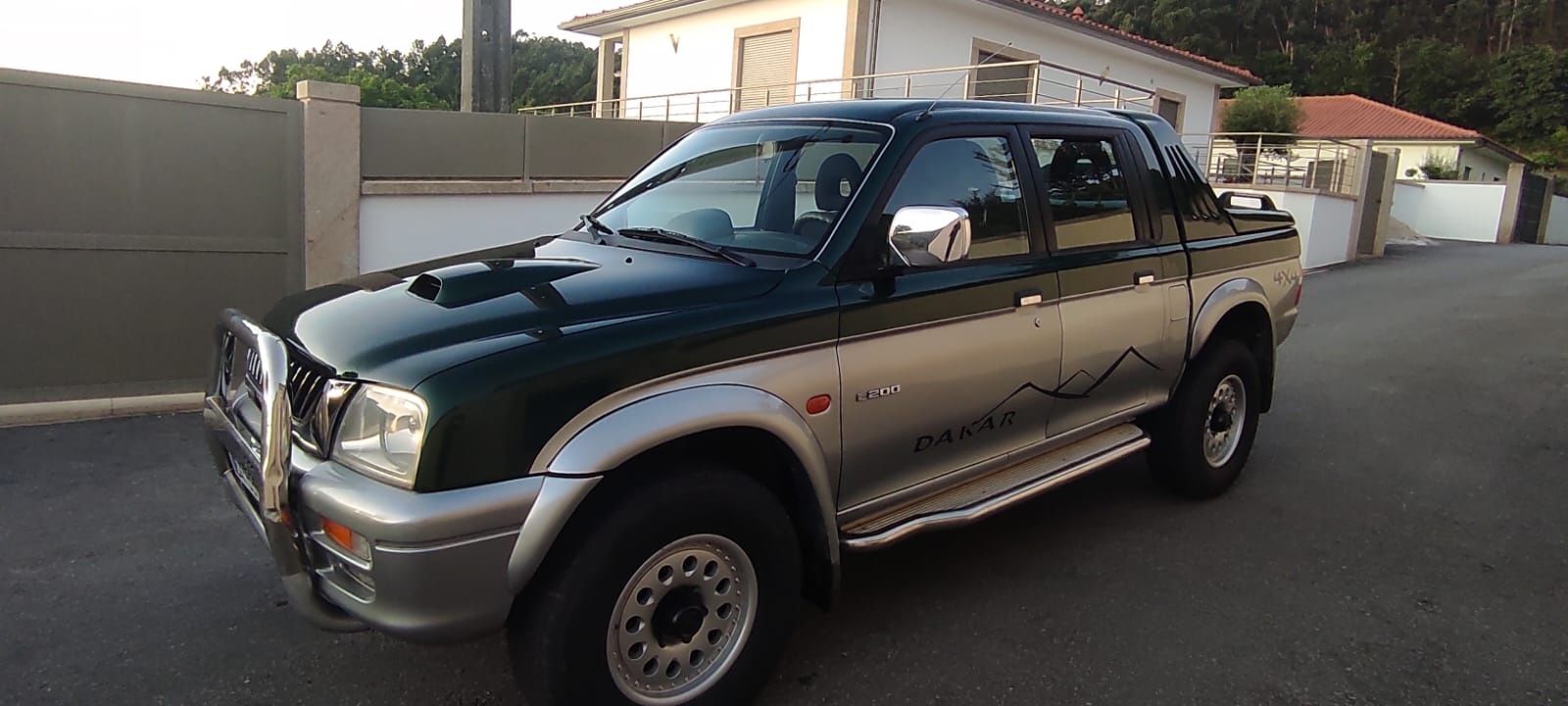 Vendo Mitsubishi Strakar L200 versão  Dakar como nova