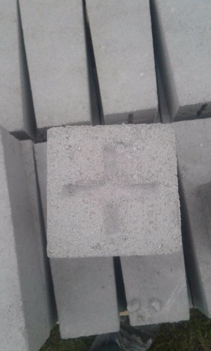 Kamień geodezyjny, słupek graniczny