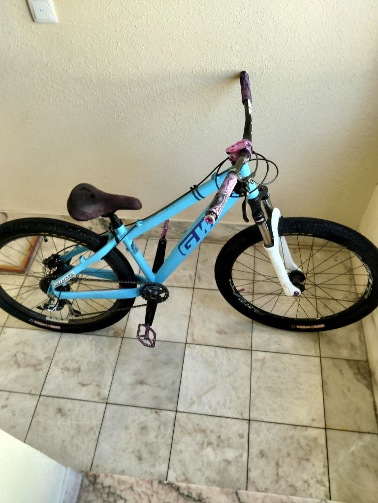 Bicicleta dirt jump para grau