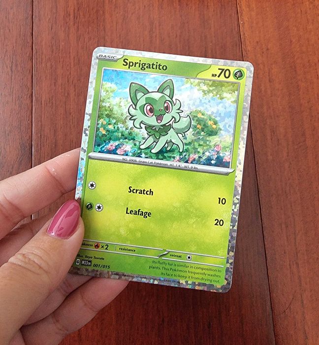 Carta Pokémon Brilhante/ Foil - Sprigatito