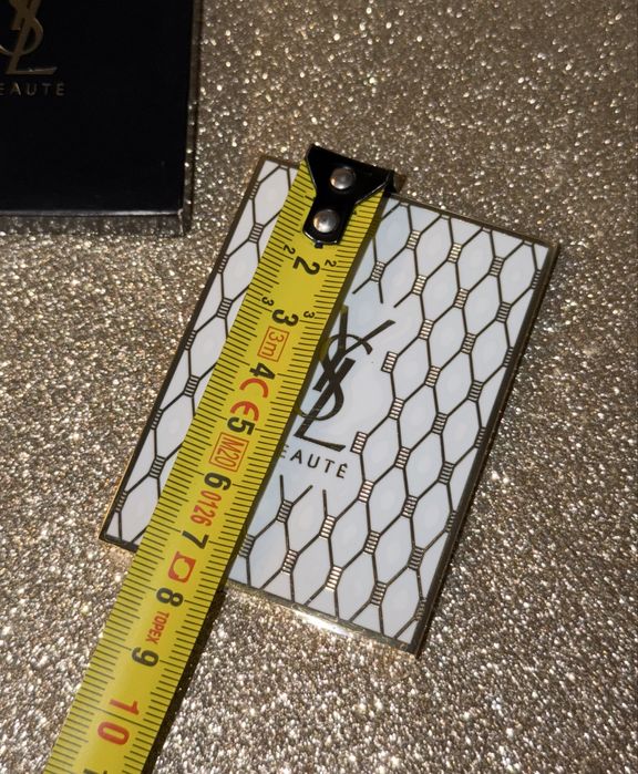 Eleganckie lusterko YSL beauty