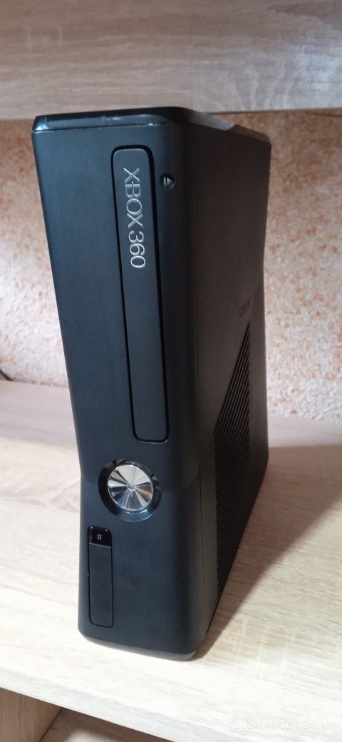 Xbox 360 slim. Trinity.