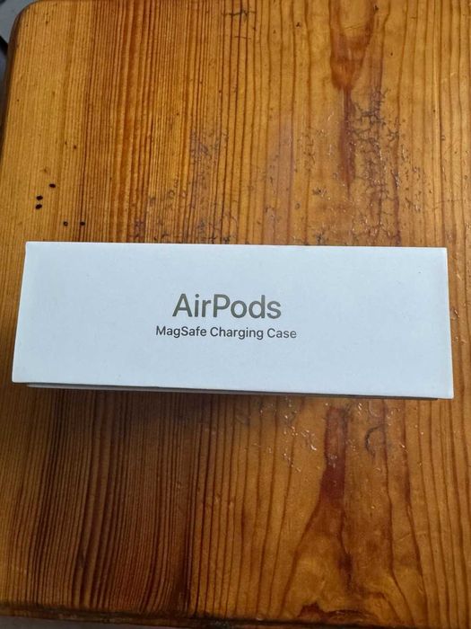 Продам наушники беспроводные AirPods