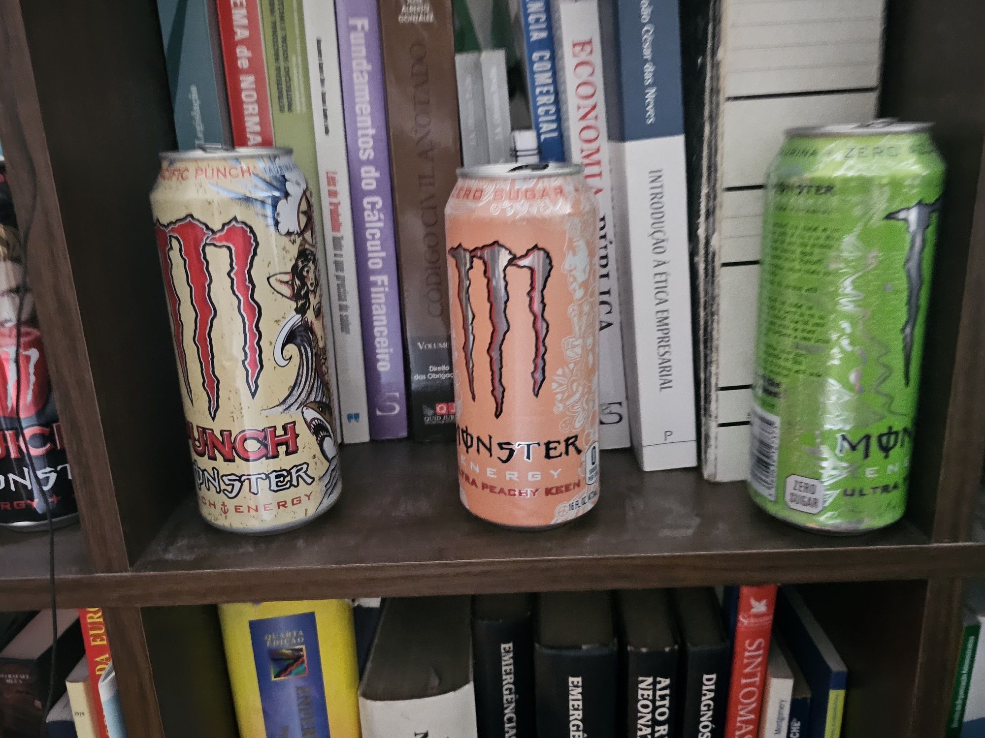 Latas monster vazias