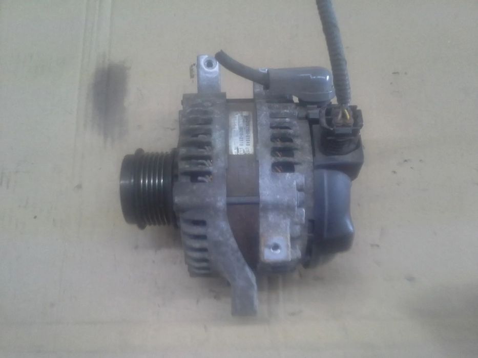 Toyota Yaris II 1.3 VVT-i alternator Denso 27060-0Y040  104210-2310