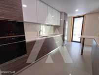 Apartamento T2 junto ao Centro Comercial Glicínias