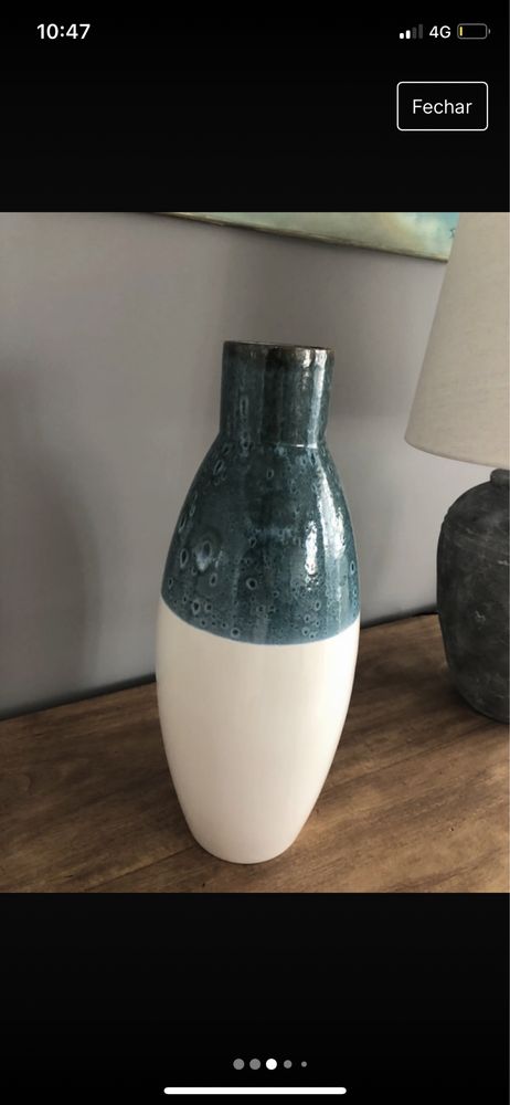 Jarra de ceramica azul e branca flores